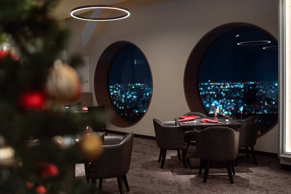 Chinese Restaurant SANGU window seats (image)
