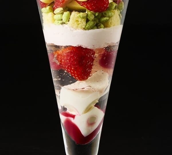 柔和的粉红色樱花味尚蒂伊奶油表达了春天的气息