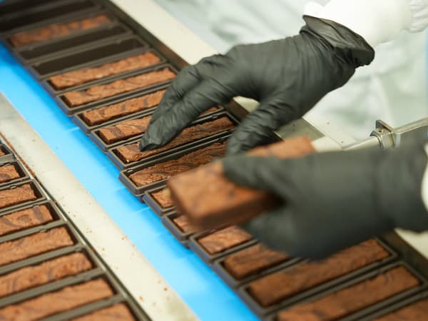Setiap produk dibuat dan dikemas dengan hati-hati