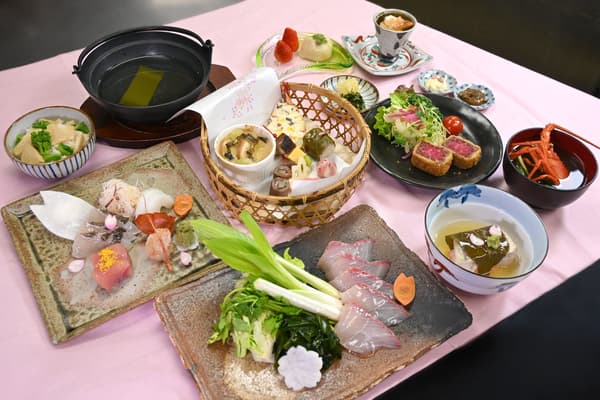使用伊勢志摩時令食材製成的特色料理