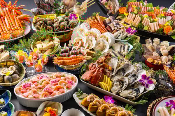 晚餐自助餐，包括三陆牡蛎和其他海鲜（图片）