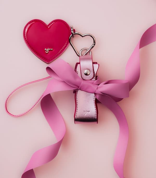 粉色和红色唇膏盒