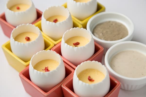 트러플 또는 포르치니 소스를 곁들인 특제 푸딩 요리 '로얄'