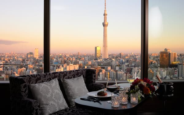 餐厅内部全景夜景