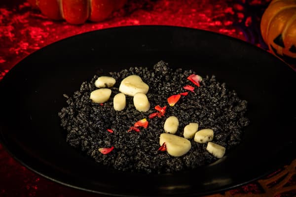 黑猫的猫爪阴影