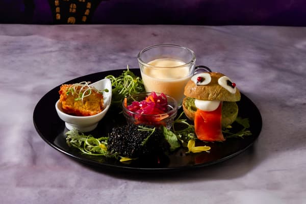 Hidangan gurih Halloween Afternoon Tea