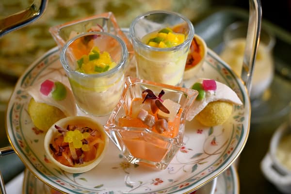 傍晚下午茶的烤牛肉与开胃菜