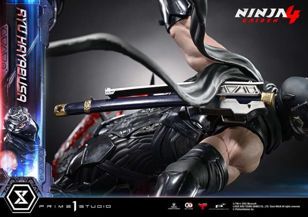 Detalle del traje de la estatua de Ryu Hayabusa