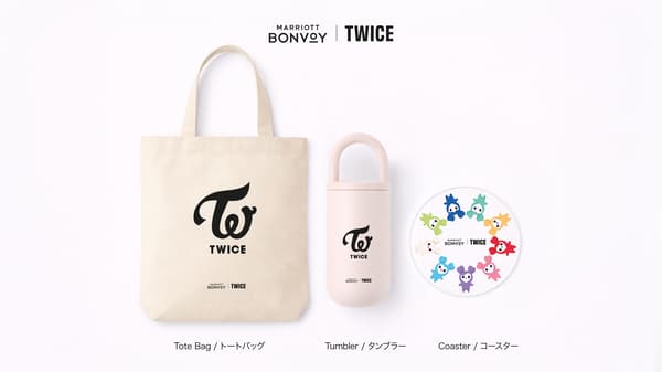 Barang orisinal termasuk tas jinjing, tumbler, dan tatakan gelas