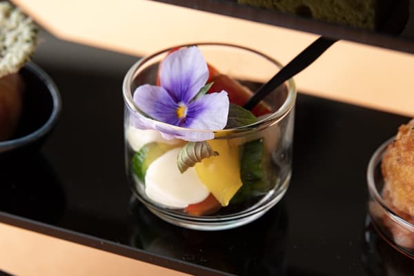 芒果、薑味果皮與白巧克力司康