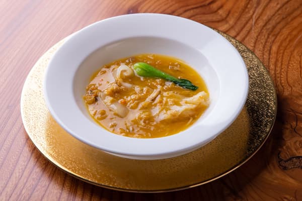 Sirip Hiu Direbus dalam Saus Telur Kepiting Shanghai