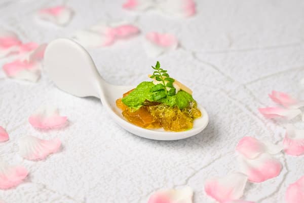 竹笋清汤冻配虾夷葱泥