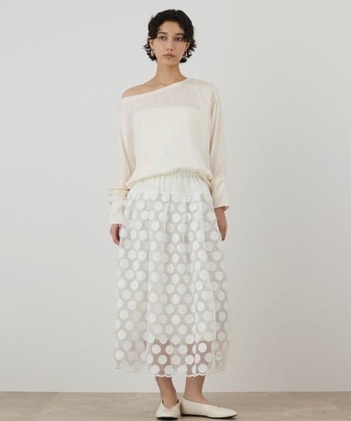 Grace Class Silk Dolman Sleeve Top (atas) dan Dot Tulle Skirt (bawah)