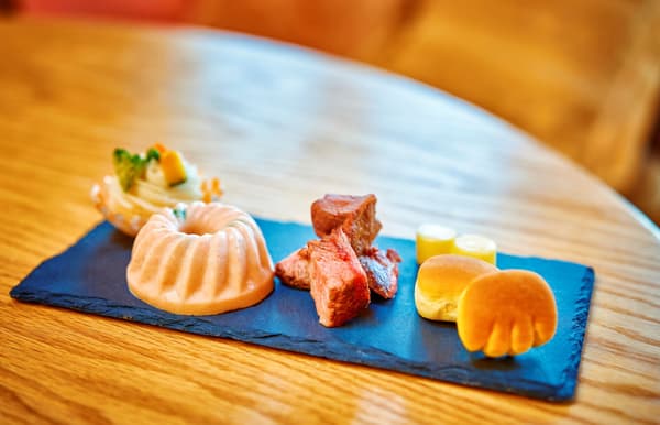 可选菜单：享受淡路岛的特色产品！五道菜单盘晚餐 / 6,655日元（含税和服务费）