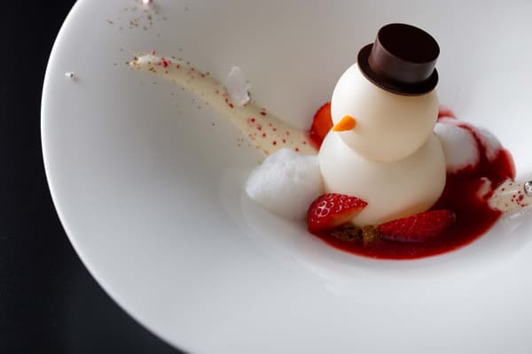 Snowman-shaped dessert of strawberries and fromage blanc mousse with Madagascar vanilla ice cream