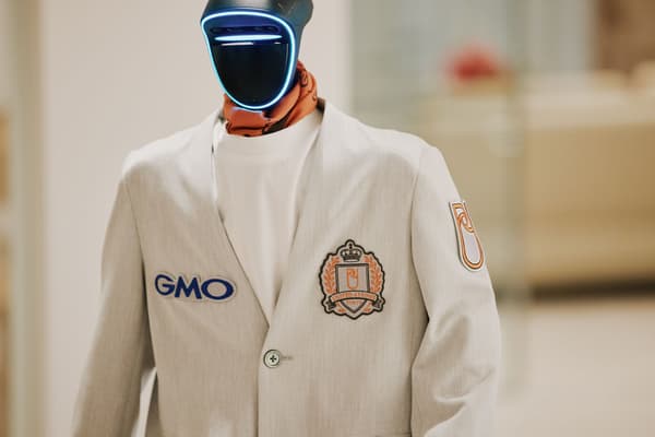 Ropa original de UNITED ARROWS y GMO AIR para robots humanoides