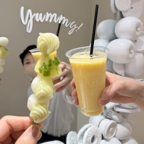 Fruit Dango (melón almizclado) y zumo mixto