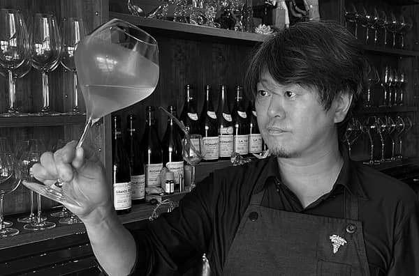 คุณ石川 仁 ซอมเมอลิเยร์จาก Wine Bar Cork