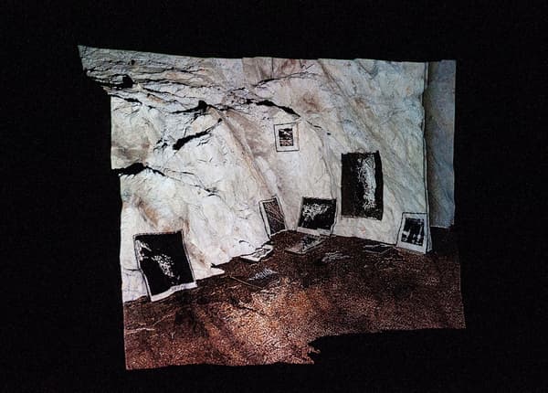 吉田志穗，来自系列“沙子下的鲸鱼”，2021，喷墨打印，东京都写真美术馆藏