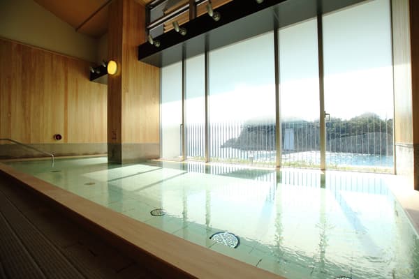 Baño interior en Hatoko no Yu