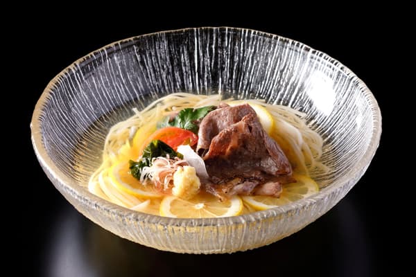 Udon Inaniwa frío con Wagyu de Tottori