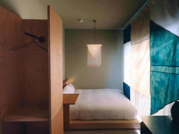 A guest room at C&C