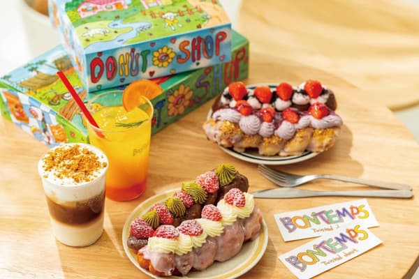 Donat, minuman, dan kotak donat BONTEMPS