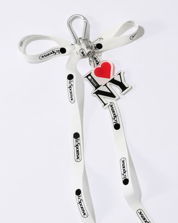 Paket hadiah carabiner, pita, dan charm orisinal
