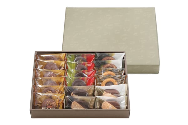 Assortment, 18 pieces