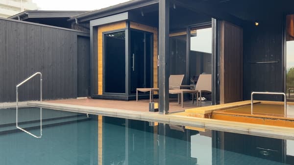 Cabin-style private sauna at Migiwa combining an open feel with heat retention