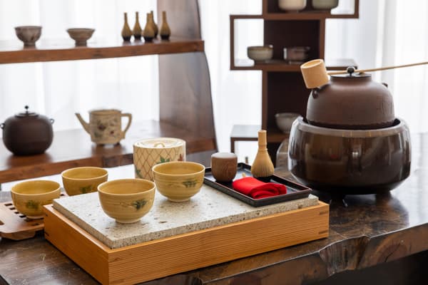使用正宗唐津燒茶具的傳統茶道體驗