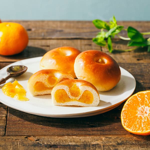 帶有坦柑果醬的屋久島坦柑柑橘豆沙麵包