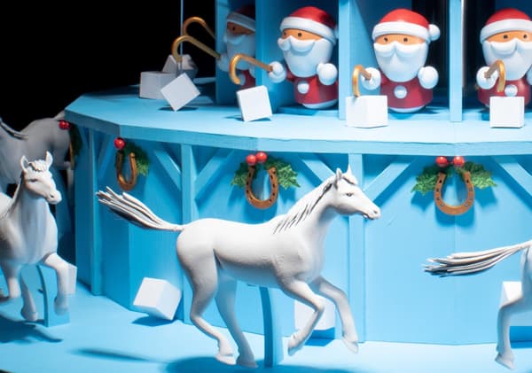'井上喜由纪（PANTOGRAPH）的《Horse Zoetrope | A Christmas Motion》©PANTOGRAPH'