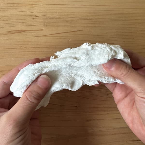 발바닥 도장을 찍는 데 사용하는 부드러운 점토
