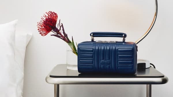 Bolso cruzado RIMOWA Groove pequeño (ancho 19,5 x alto 10 x profundidad 8,5 cm), 187.000 ¥