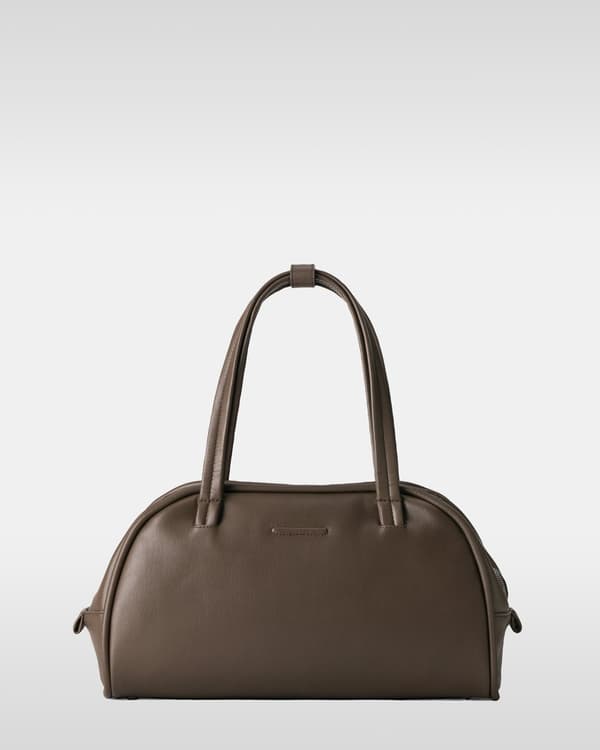 Essential Leather Boston Medium in Brown