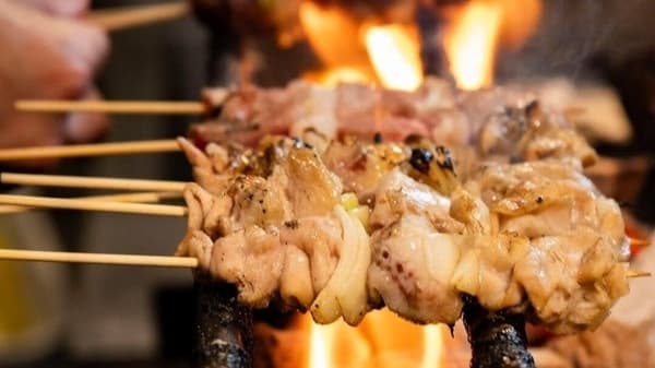 구워지는 야키토리 꼬치