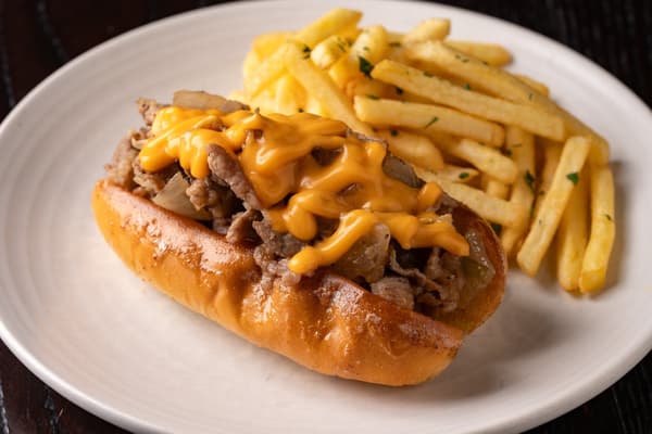 Philly cheesesteak de Wolfgang Puck Pizza Bar