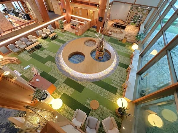 Convenient services for families with children at dinner venues and large public baths