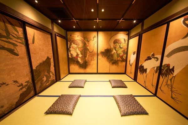 Photos can be taken in the tatami room where the shogun is received.