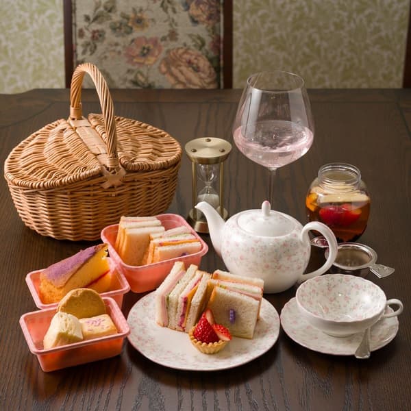 Picnic Tea Basket from Lattice Sakae