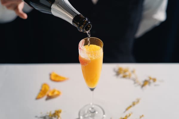 Benjamin Steakhouse的内部，展示了优雅的用餐氛围