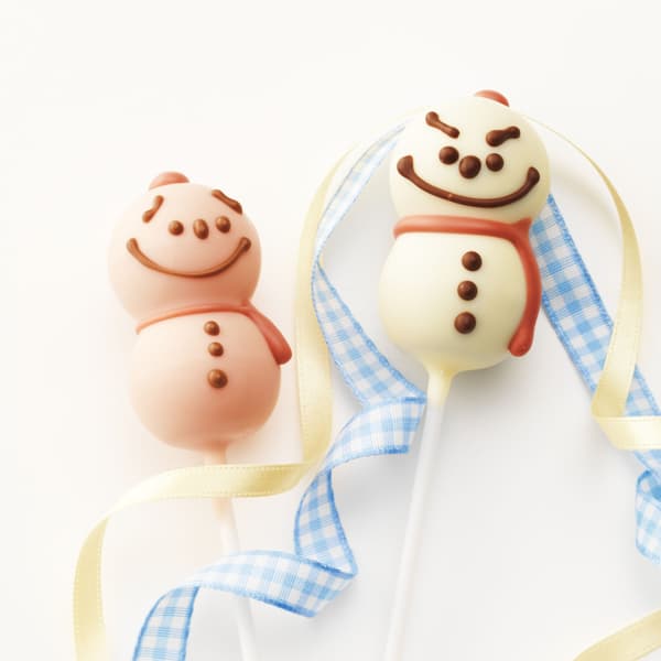 Left: Royce Snowman Chocolate [Raspberry Cream] Right: Royce Snowman Chocolate [Strawberry Cream]