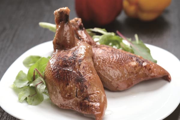 เนื้อไก่ย่าง Ginzan Aka-dori และแบบกงฟีจาก Eco Farm Sasada