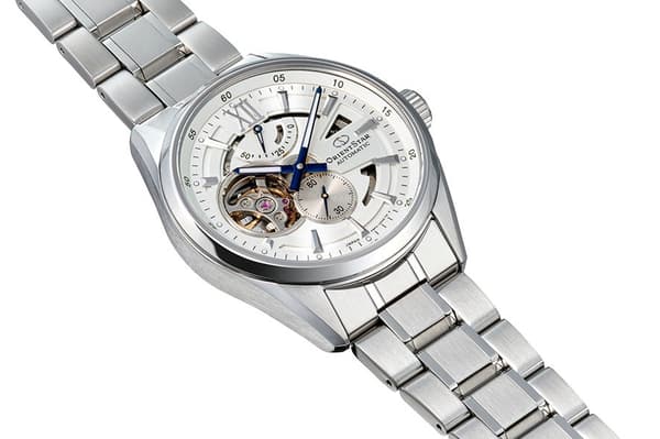 白色表盘型号正面细节