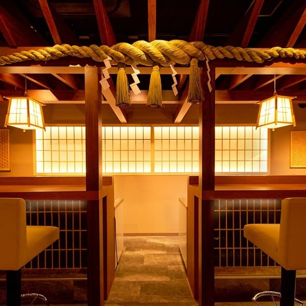 鸟居潜大宫店 – 以鸟居为特色的内饰