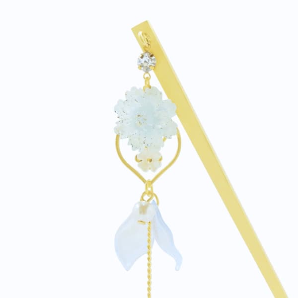 Shizuku Suiren Ippon Kanzashi in Asagi, second view