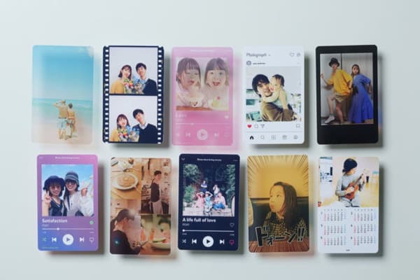 Kartu perdagangan yang dibuat dari foto ponsel pintar