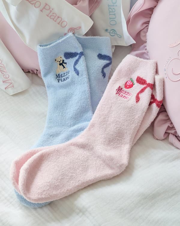 Random Ribbon Satin Pouch and Room Socks