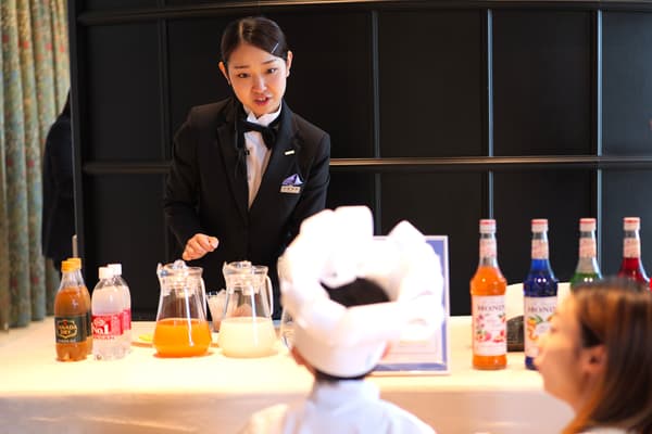 孩子們製作自己的原創飲品